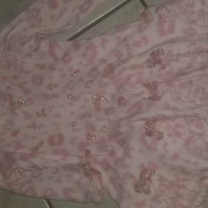 Pink pattern princess dress with sequins and bows